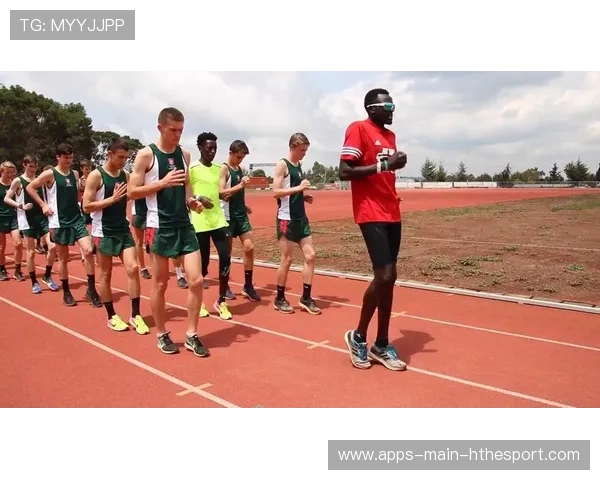 长跑邀请赛：肯尼亚运动员再造高峰，赛场火爆！，肯尼亚长跑运动员训练计划